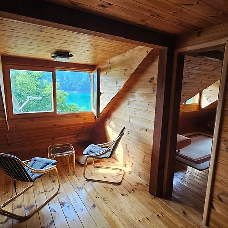 Zlatar Lake House *